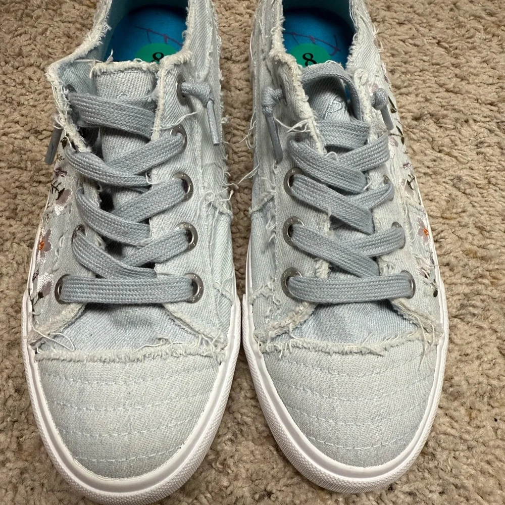 Floral Embroidered Sneakers - Picture 2 of 4